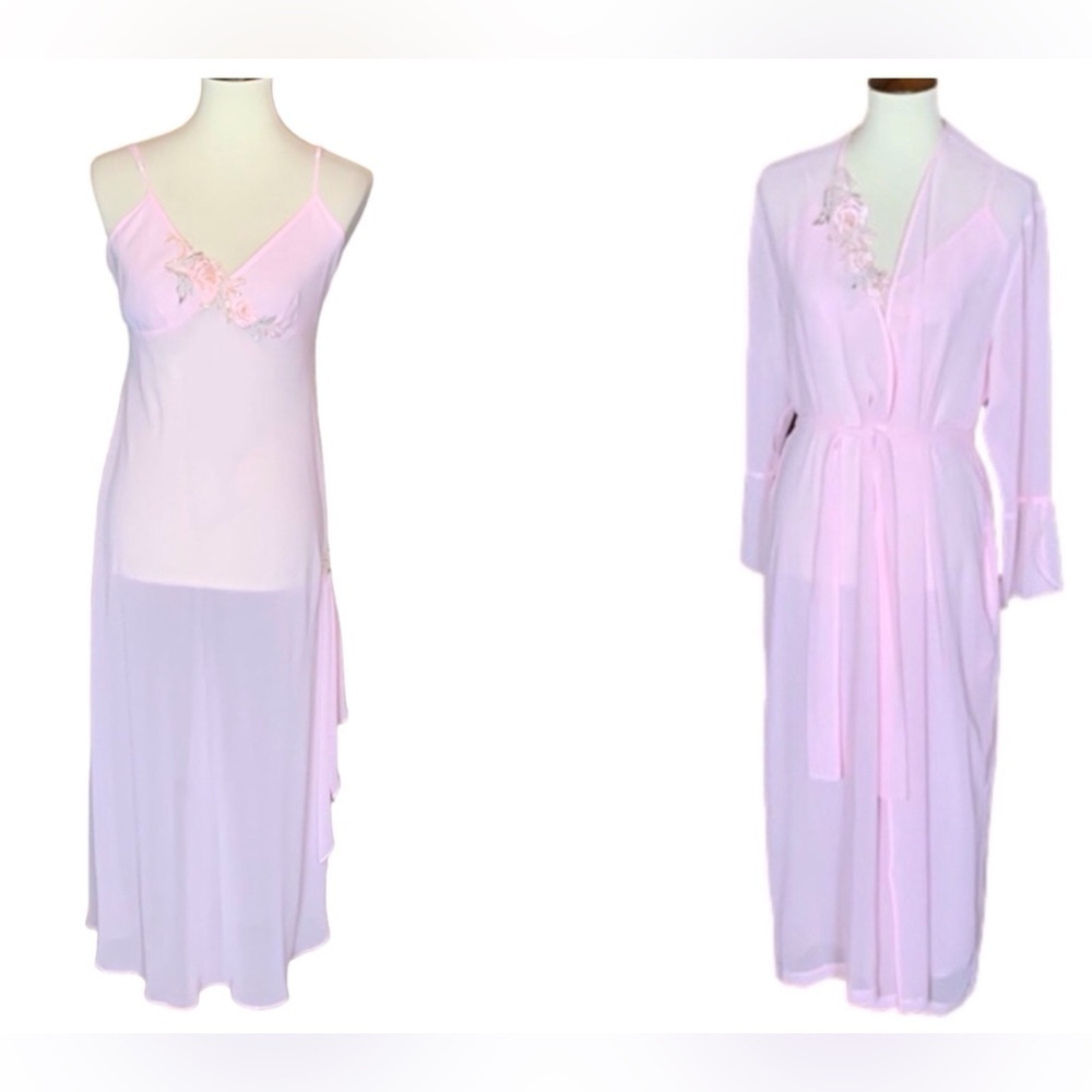 Delicates light pink gown and matching robe set Size Medium